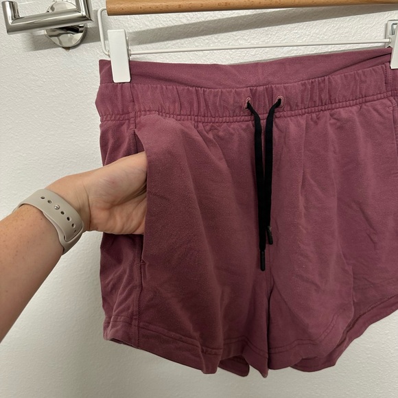 Lululemon inner glow shorts - Picture 4 of 7